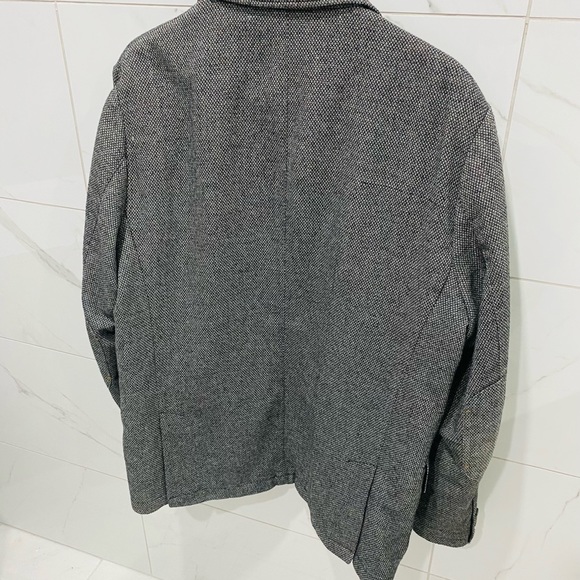 Like New - beautiful Gray Blazer - Picture 5 of 5